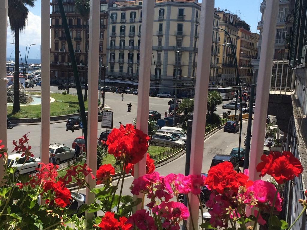 Couette-café Base Mergellina 3*