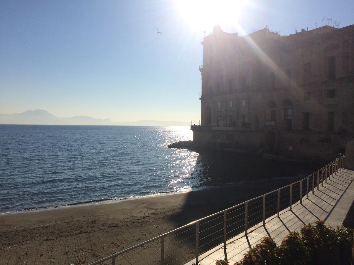 Couette-café Base Mergellina